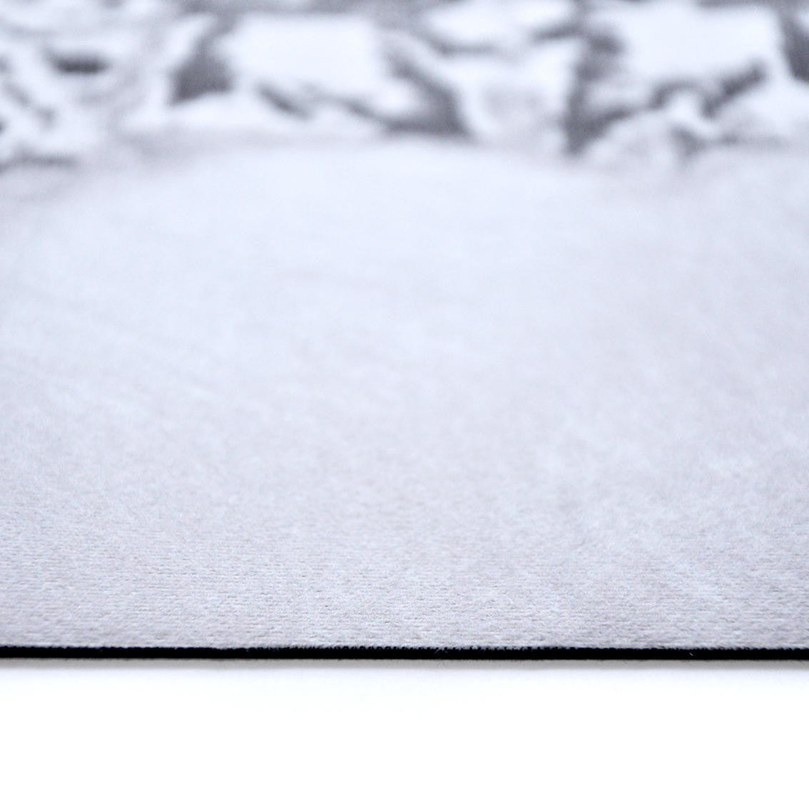 Animal print rug | Buy gold Round Aries rug online at Minheart – Mineheart