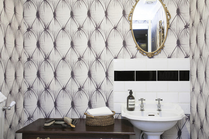 Young and Battaglia Cream Chesterfield Button Back Wallpaper